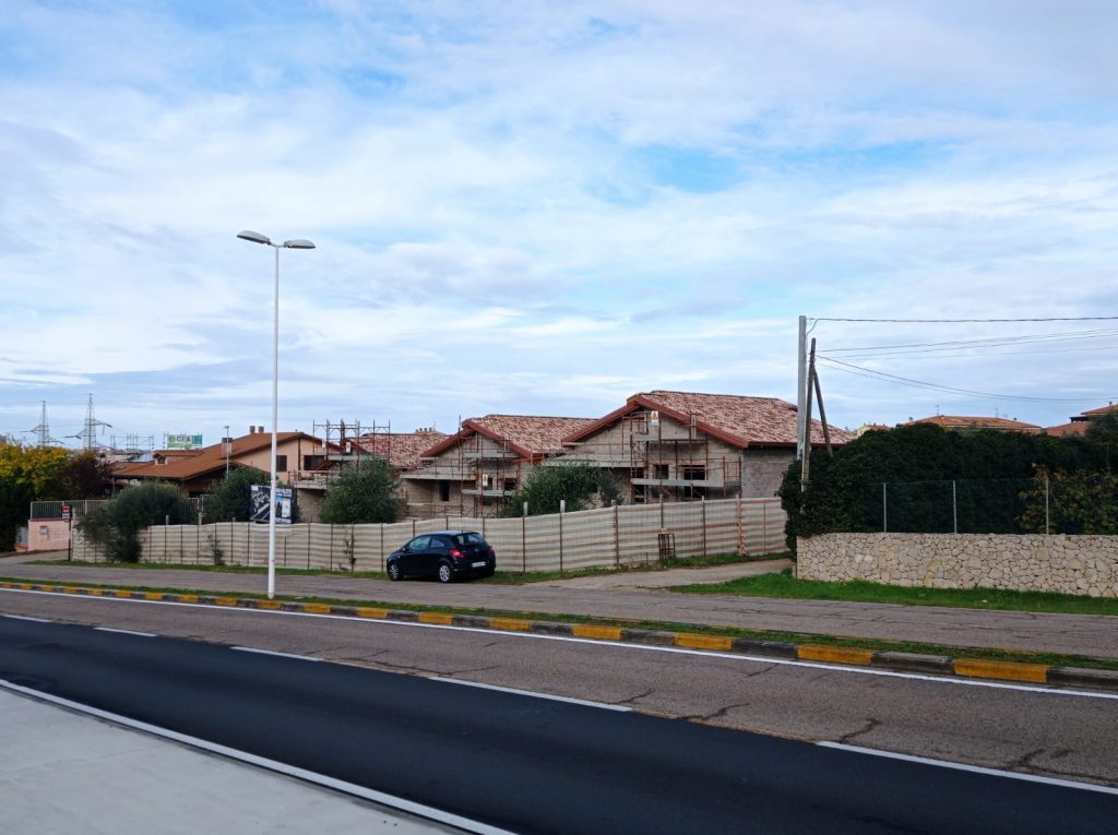 Via Milano, Villetta in grezzo