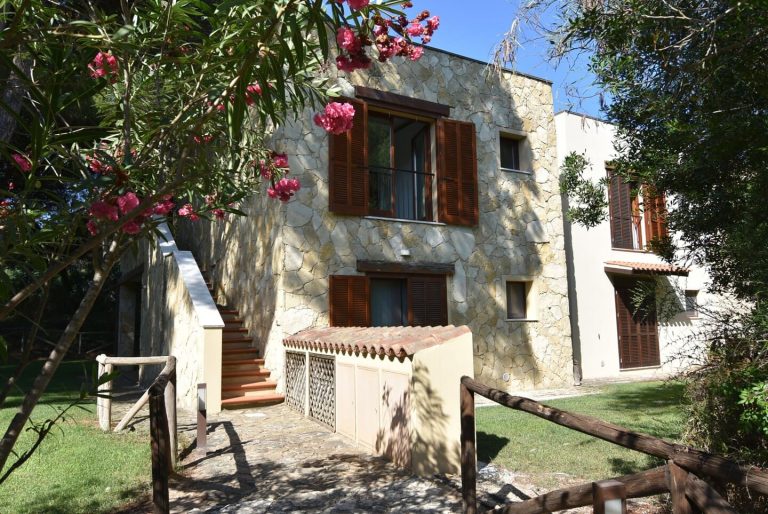 Bilocale in residence con piscina in pineta vicino al mare