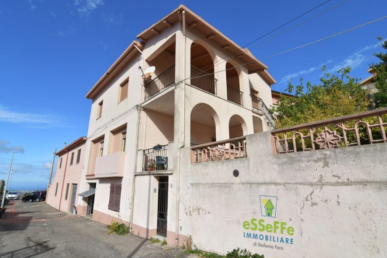 Casa Indipendente su Due Piani con Sottopiano e Giardino