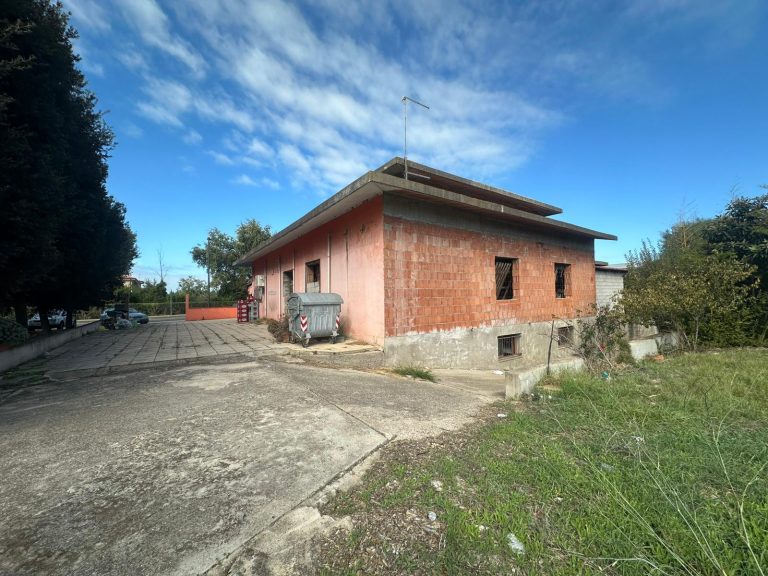 **Appartamento al Grezzo con Giardino** NURACHI