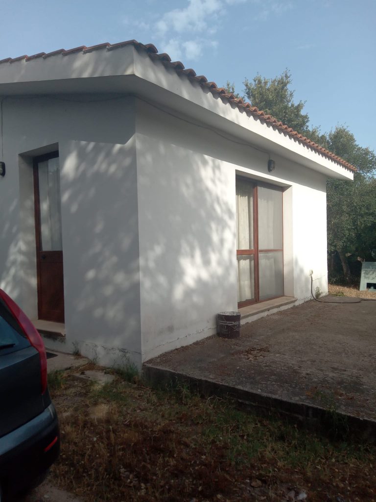 Piccola casa mq 50 su terreno mq 2900