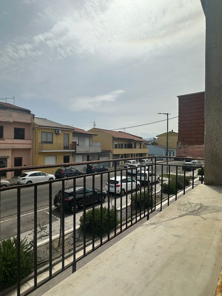 STABILE SU DUE LIVELLI CON CORTILE